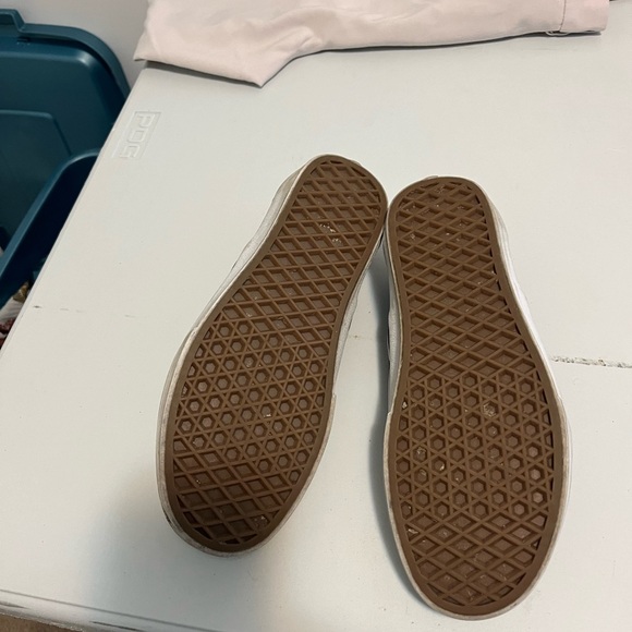 Vans sneakers off the wall - Picture 3 of 3